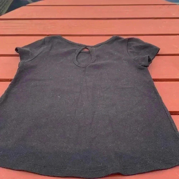 Five for 25 Place soft, short sleeve T-shirt w cut out  on the back - Picture 4 of 5